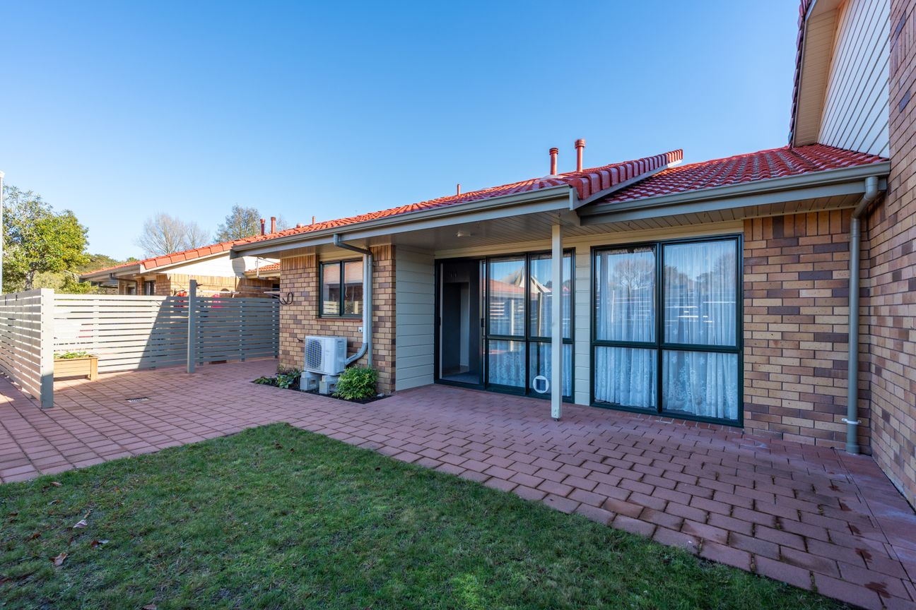 It's not a retirement village - it's a lifestyle - Więcej