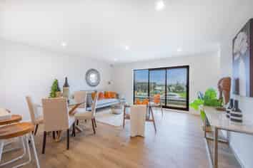 4/5 Marsh Avenue, Forrest Hill