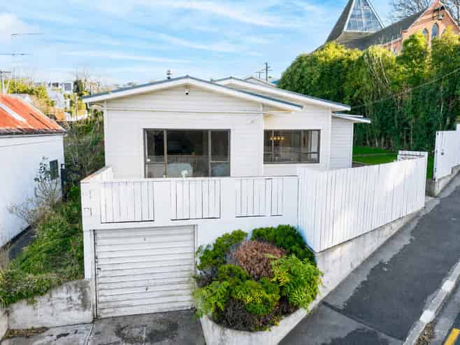 42 Lawrence Street, Mornington