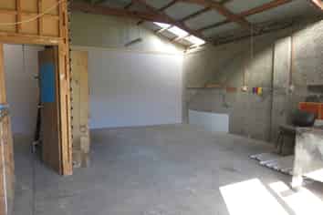 CENTRALLY LOCATED WORKSHOP