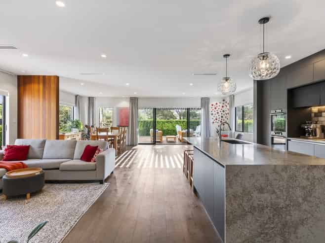 83 Riverhead Point Drive, Riverhead