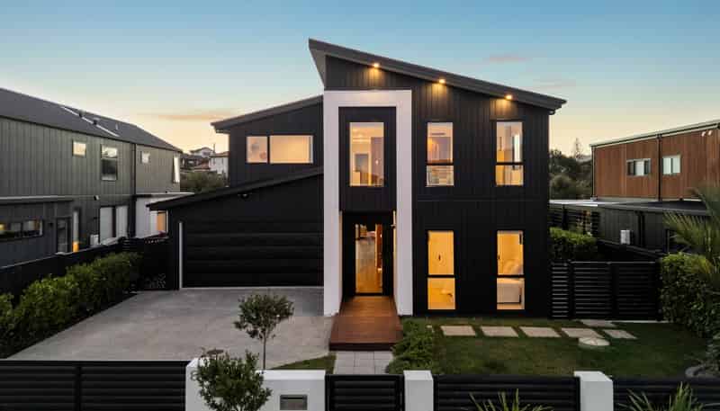 83 Riverhead Point Drive, Riverhead