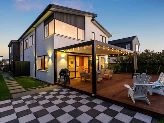 83 Riverhead Point Drive, Riverhead