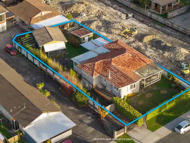 11 Roberts Road, Te Atatu South
