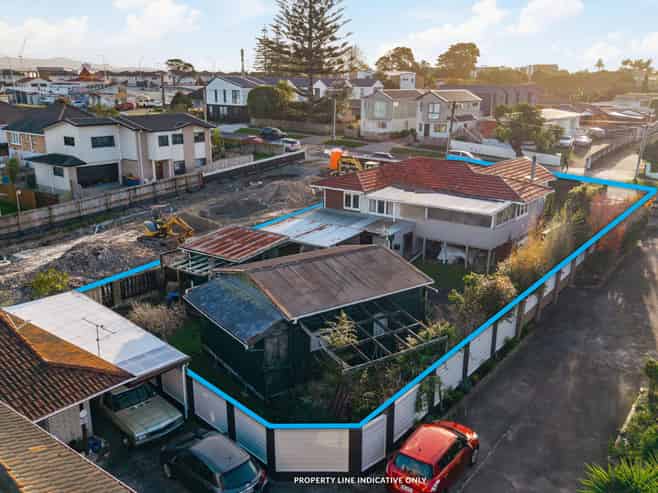 11 Roberts Road, Te Atatu South