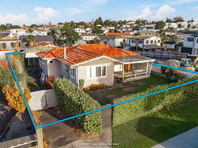 11 Roberts Road, Te Atatu South