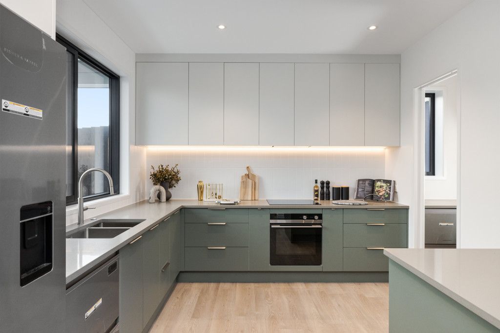 UNDER CONTRACT - Mehr