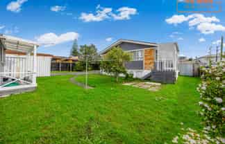 2/17 Roberts Road, Te Atatu South