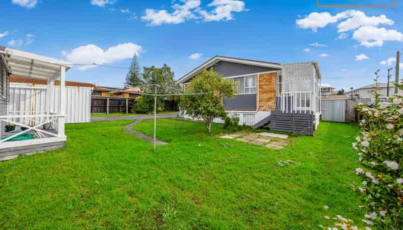 2/17 Roberts Road, Te Atatu South