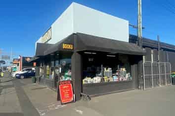 Bargain 363 sqm Showroom/Warehouse - For Lease
