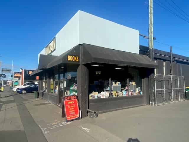 Bargain 363 sqm Showroom/Warehouse - For Lease