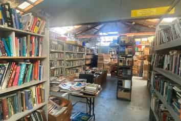 Bargain 363 sqm Showroom/Warehouse - For Lease
