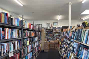 Bargain 363 sqm Showroom/Warehouse - For Lease