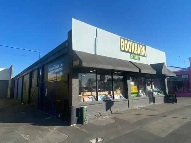 Bargain 363 sqm Showroom/Warehouse - For Lease