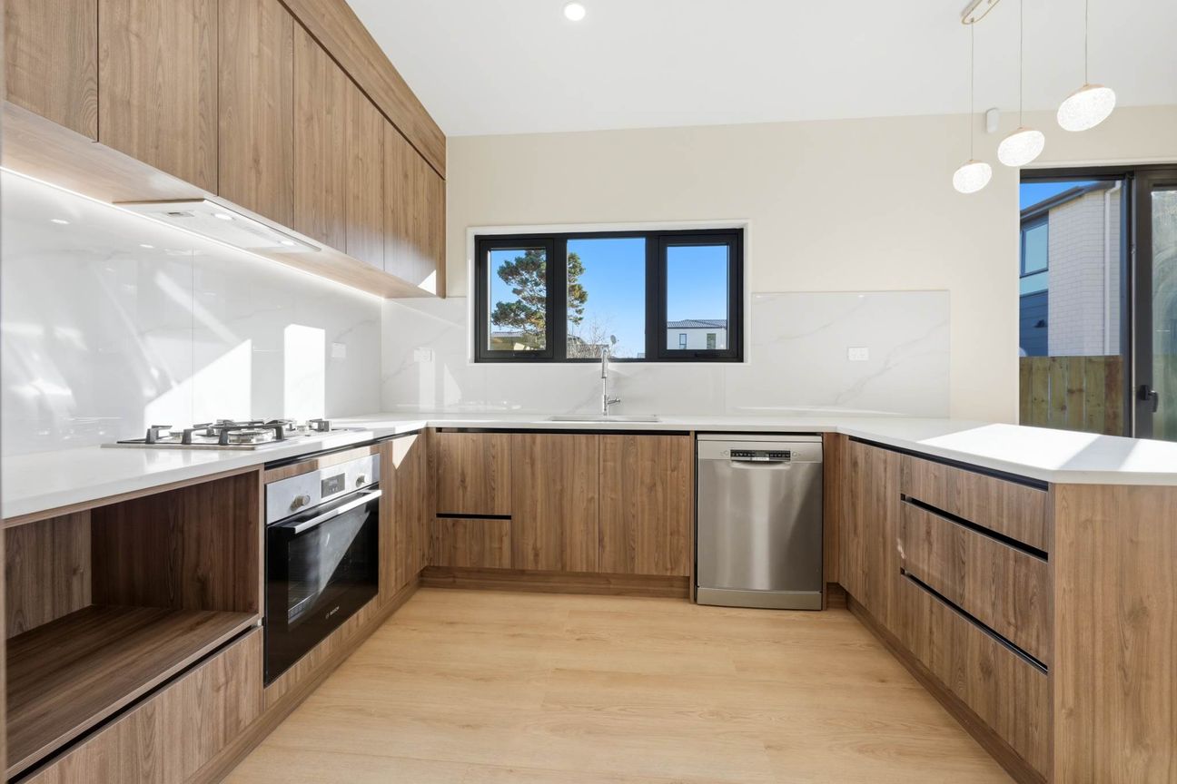 Brand-New Freehold Home in Macleans Zone - Bild 3