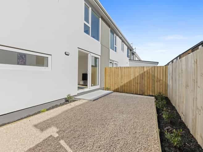 2/61 Waltham Road, Sydenham