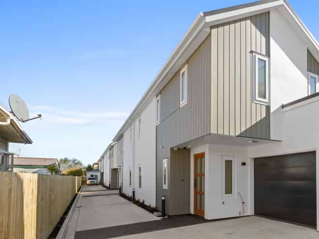 2/61 Waltham Road, Sydenham