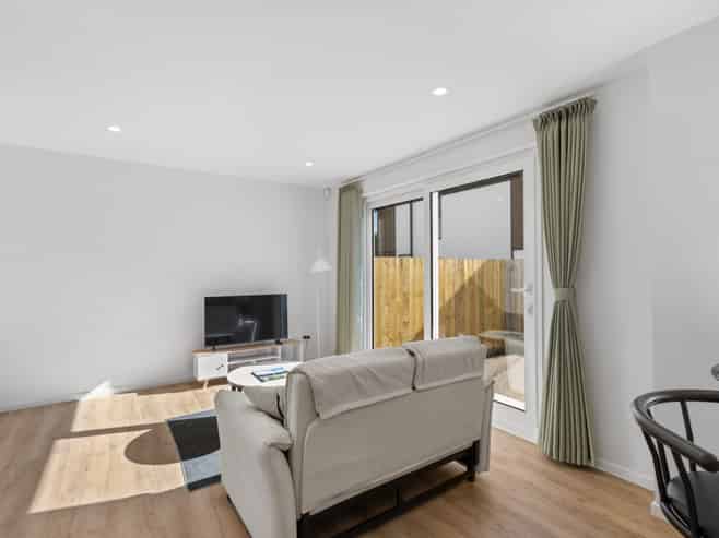 2/61 Waltham Road, Sydenham