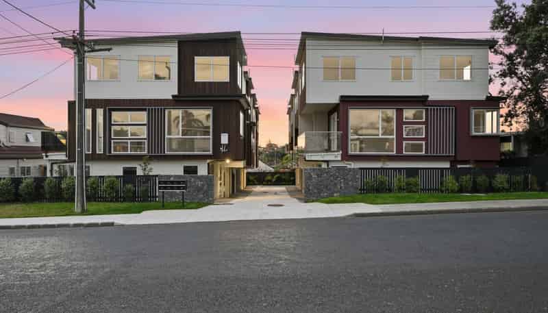 2/3 Corrella Road, Belmont