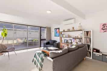76A Memorial Avenue, ILAM