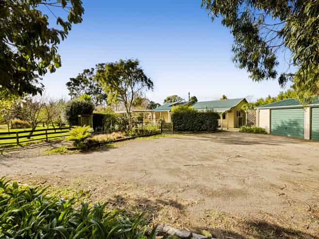 164 Cross Road, Lepperton