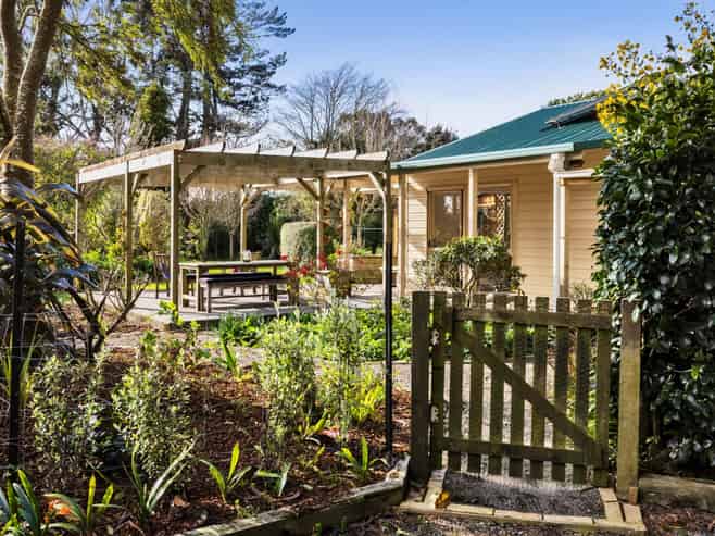 164 Cross Road, Lepperton