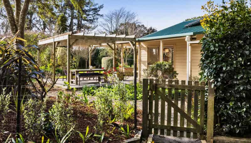 164 Cross Road, Lepperton