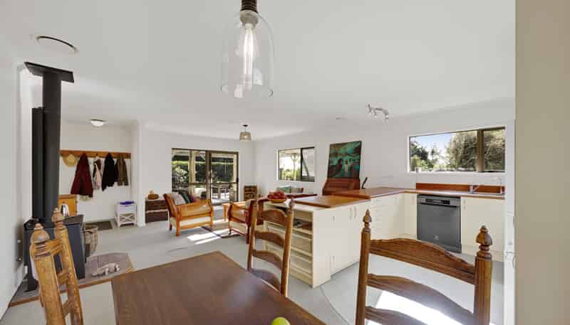 164 Cross Road, Lepperton
