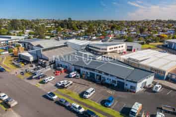 Bite-Sized Pakuranga Unit + Profile | 77m²
