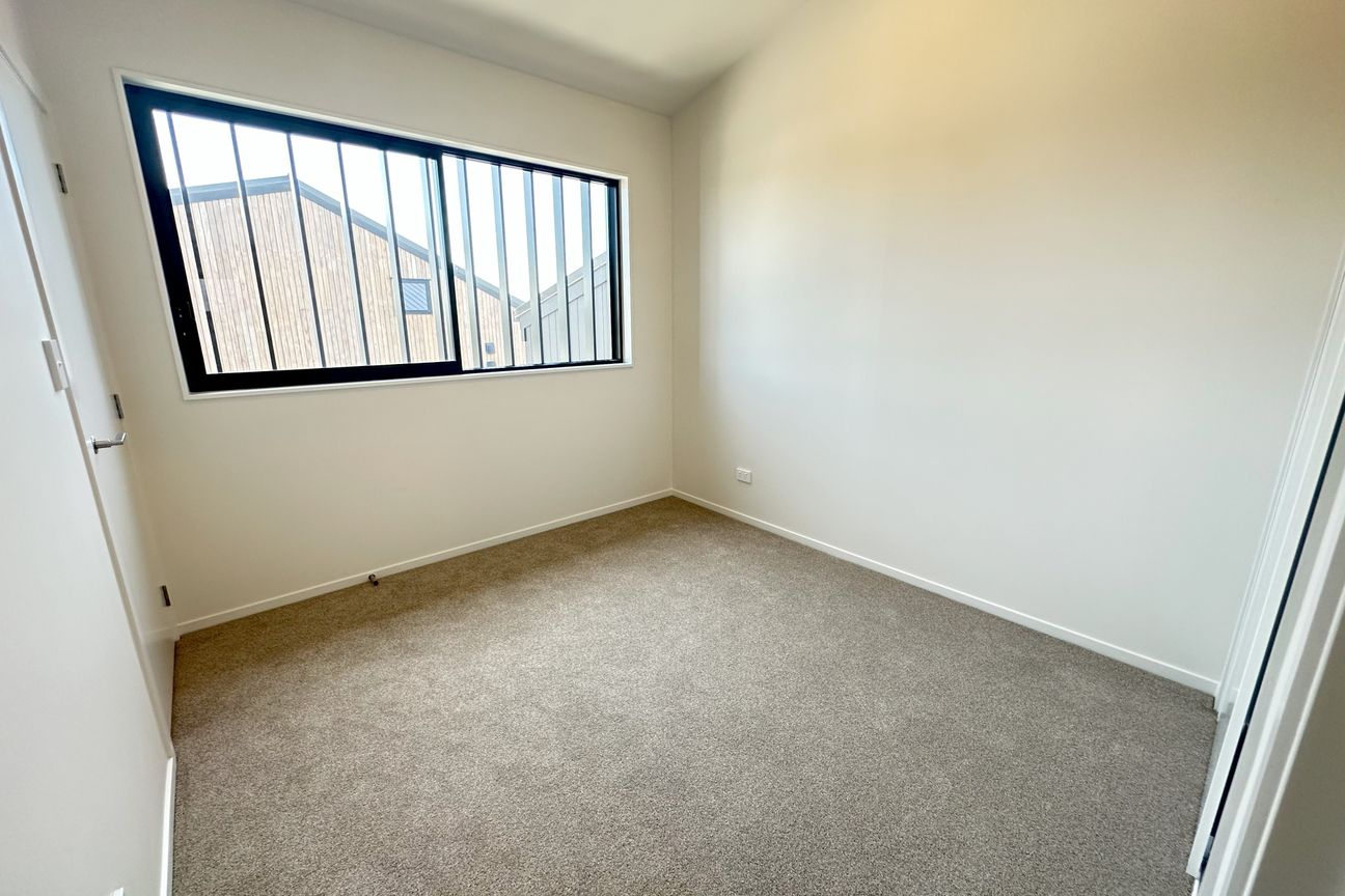 Near-New Three Bedroom Home in Glendowie - Altro