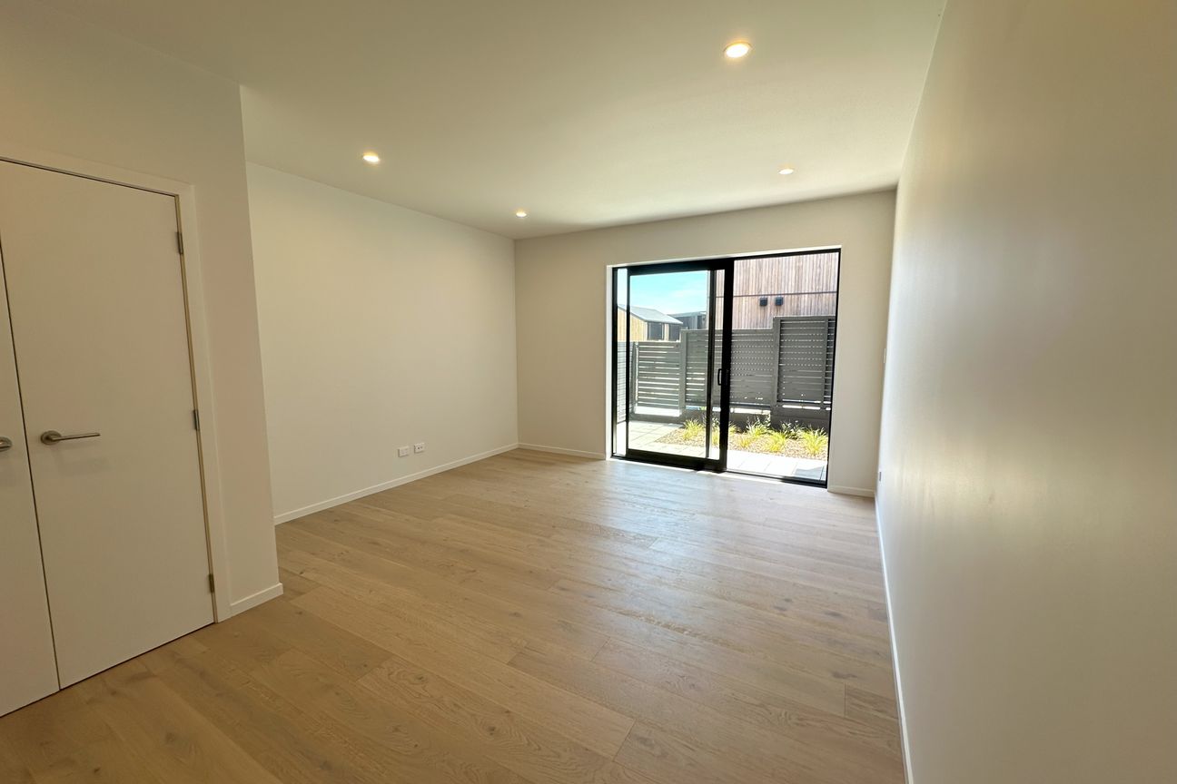 Near-New Three Bedroom Home in Glendowie - Vista 2