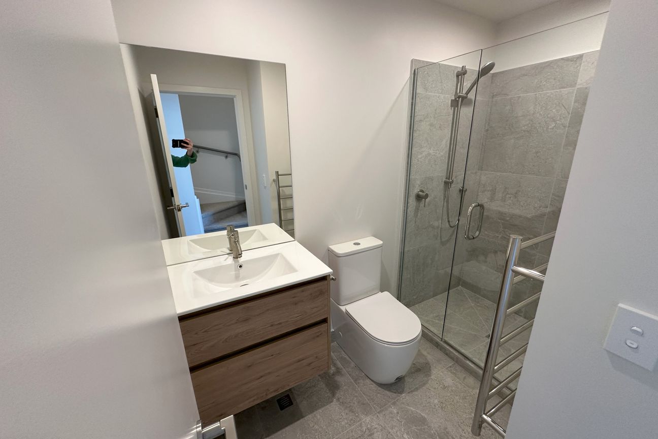 Near-New Three Bedroom Home in Glendowie - Vista 5