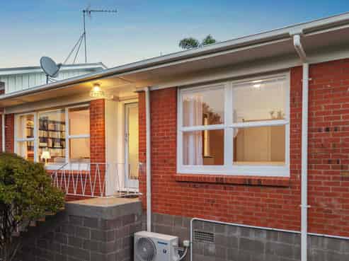 2/4 Penzance Road, Mairangi Bay