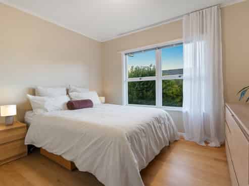 2/4 Penzance Road, Mairangi Bay