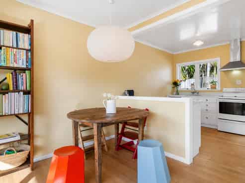 2/4 Penzance Road, Mairangi Bay