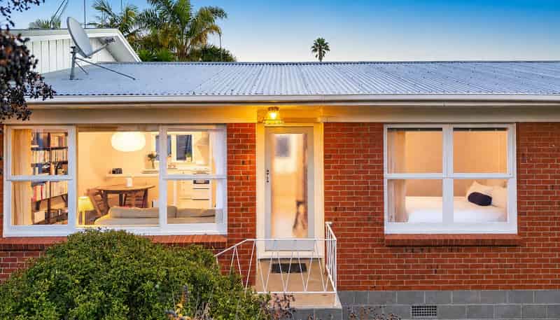 2/4 Penzance Road, Mairangi Bay