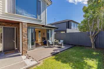 32A Queen Mary Avenue, Epsom