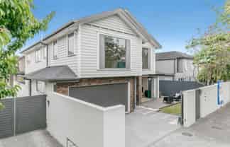 32A Queen Mary Avenue, Epsom
