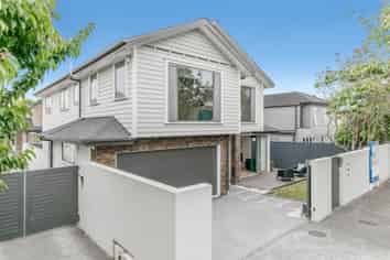 32A Queen Mary Avenue, Epsom