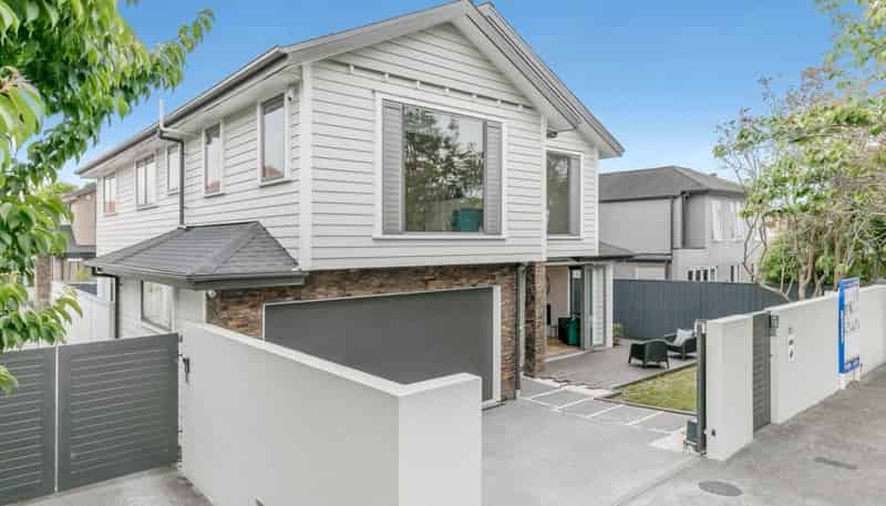 32A Queen Mary Avenue, Epsom