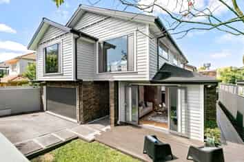 32A Queen Mary Avenue, Epsom