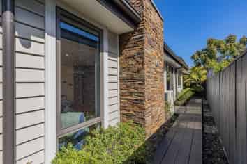 32A Queen Mary Avenue, Epsom
