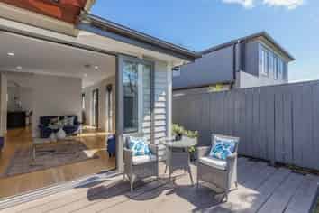 32A Queen Mary Avenue, Epsom