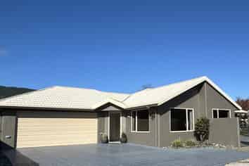 12 St James Avenue, Richmond