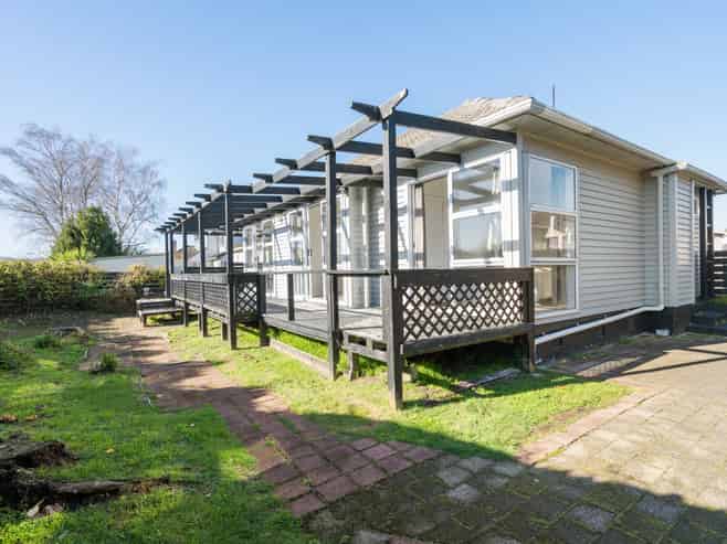 38 Clinkard Avenue, Glenholme