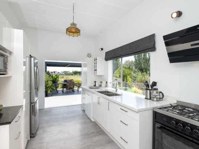 104 Ferry Road, Clive