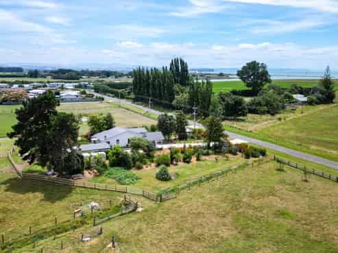 104 Ferry Road, Clive