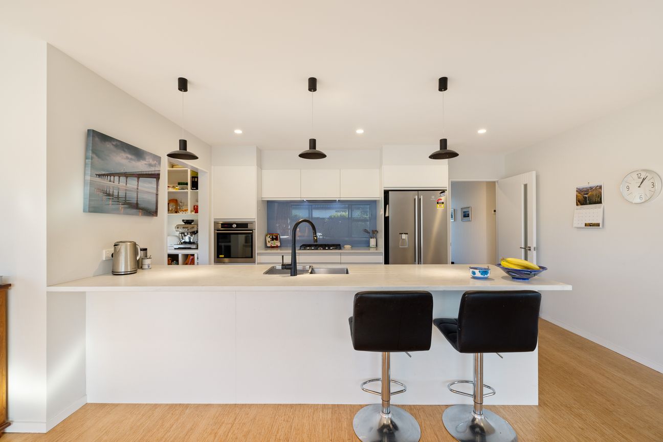 Space, Sun & Storage, Including a 3-Car Garage! - Ansicht 3