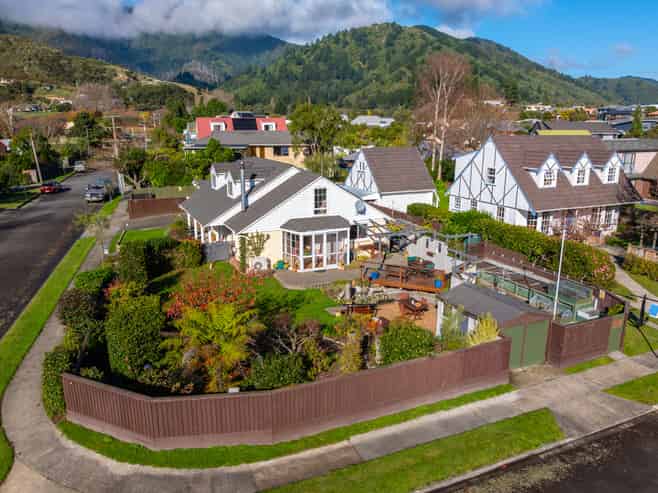 16 Huia Street Waikawa, Picton