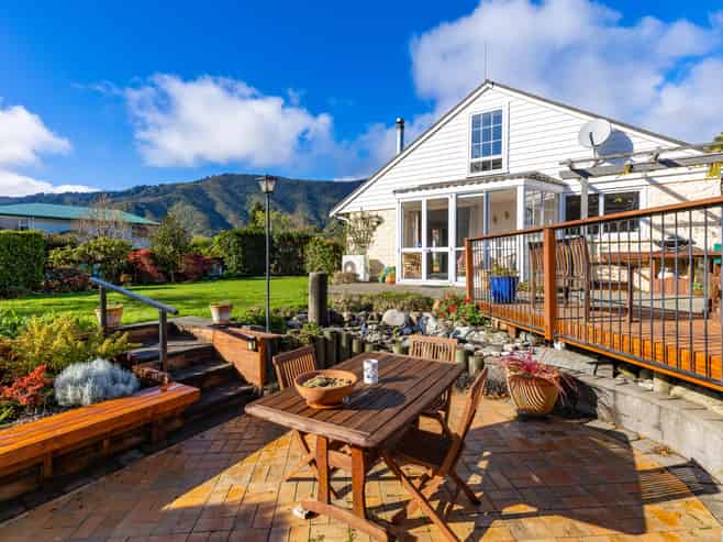 16 Huia Street Waikawa, Picton
